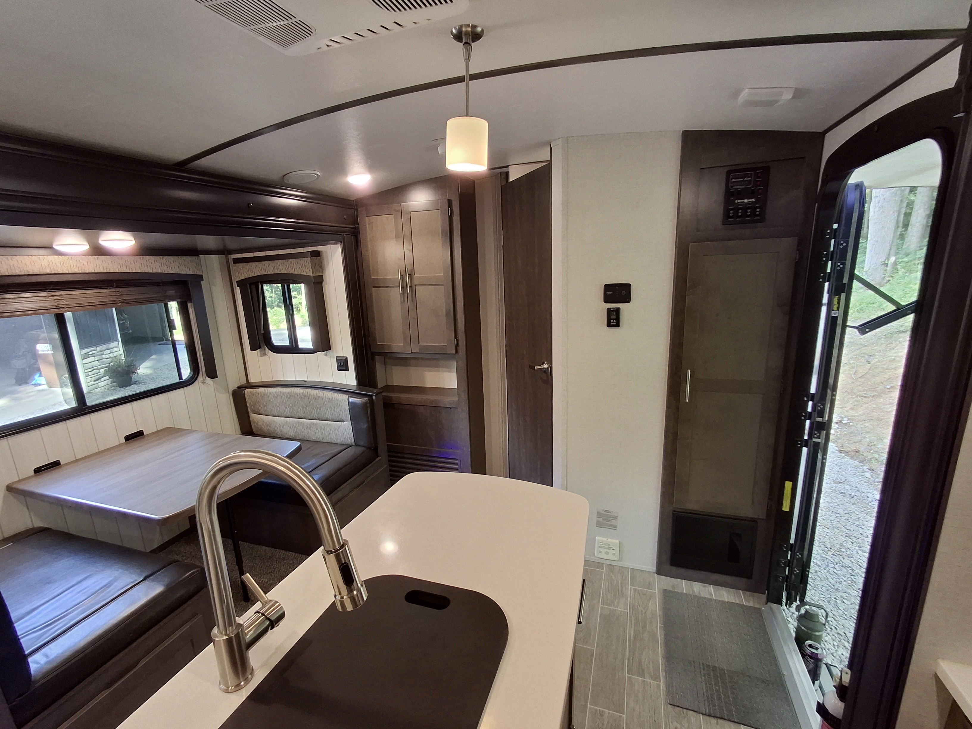 2019 Crossroads SUNSET TRAIL SUPER LITE SS331BH in dover OH