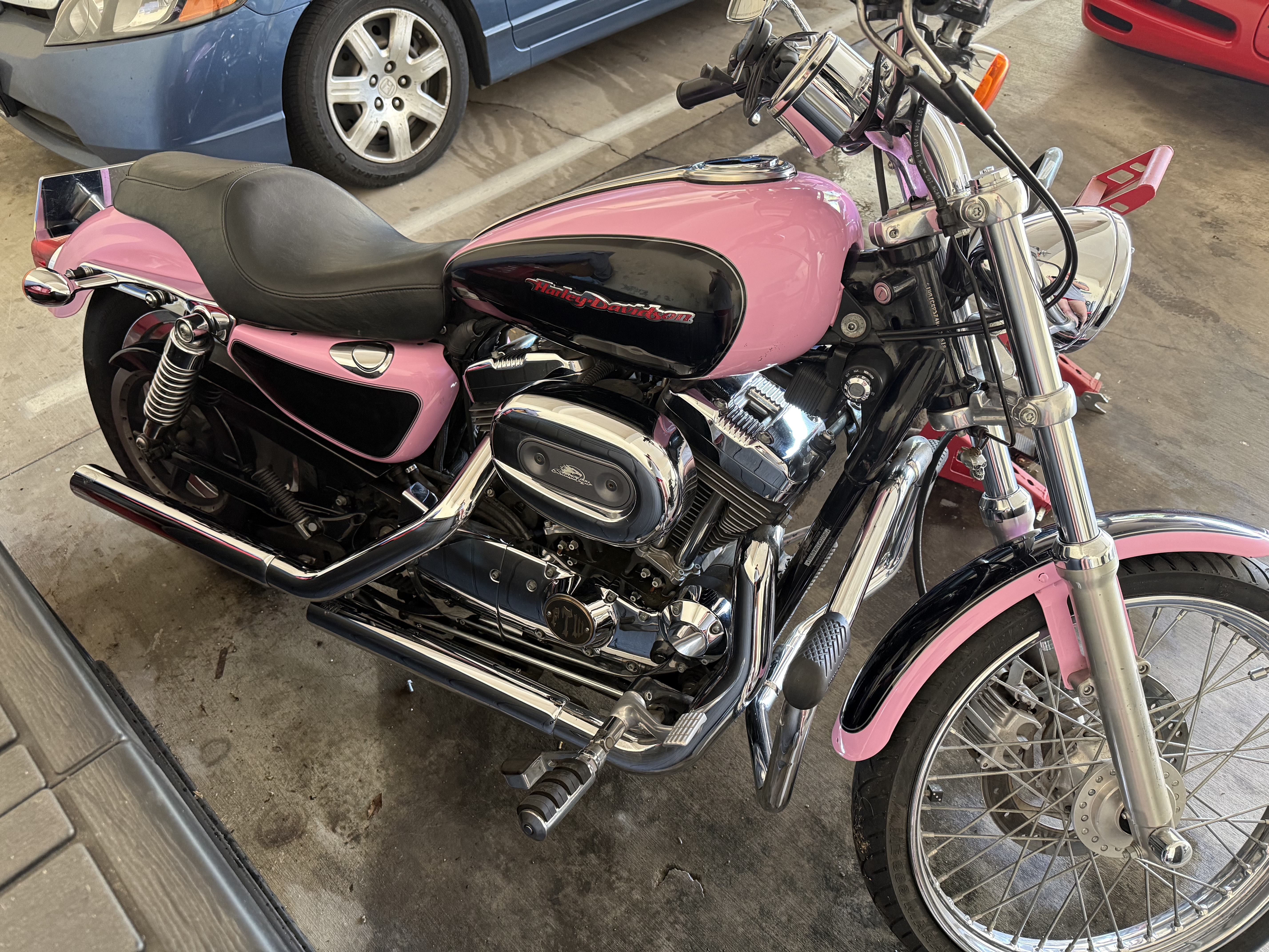 2004 Harley-Davidson SPORTSTER 1200 CUSTOM XL1200C Custom motorcycle