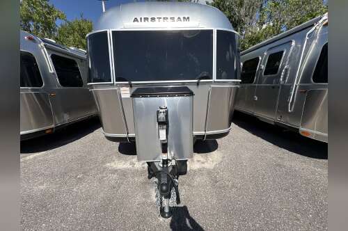 2025 Airstream Classic 30RB in dover FL