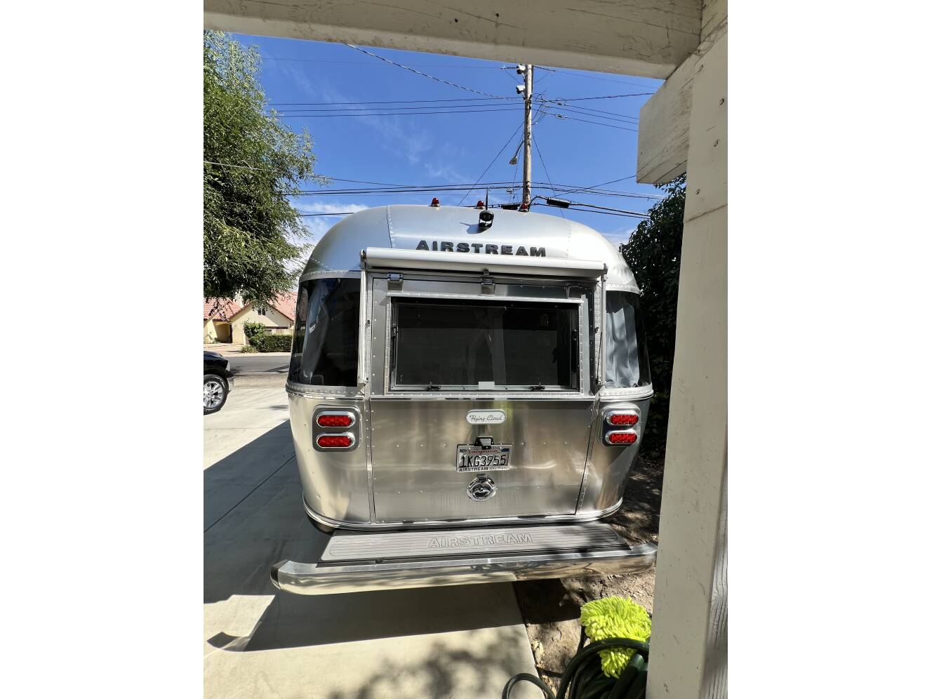 A photo of this 2022 Airstream FLYING CLOUD 27FB TWIN