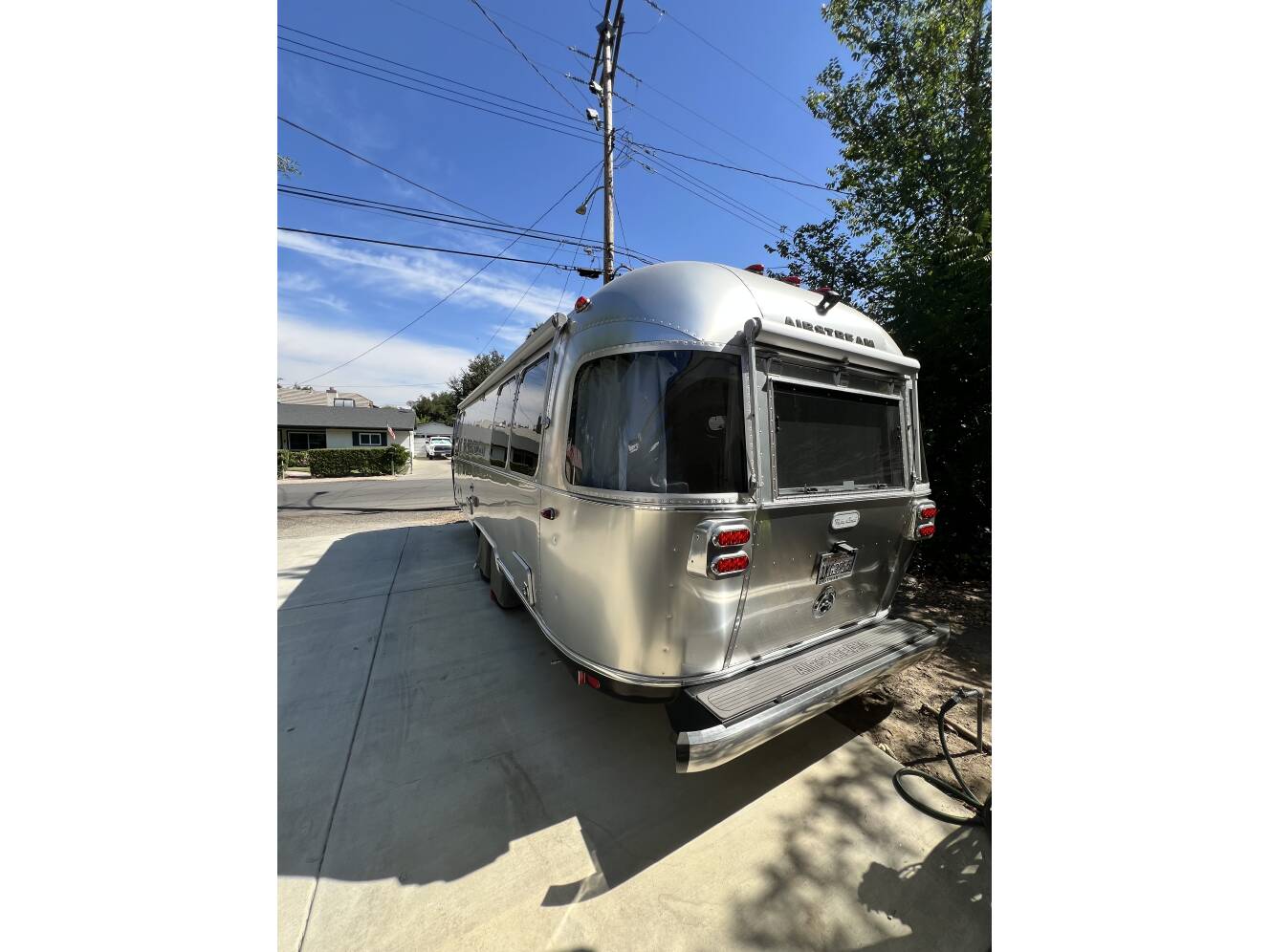 A photo of this 2022 Airstream FLYING CLOUD 27FB TWIN