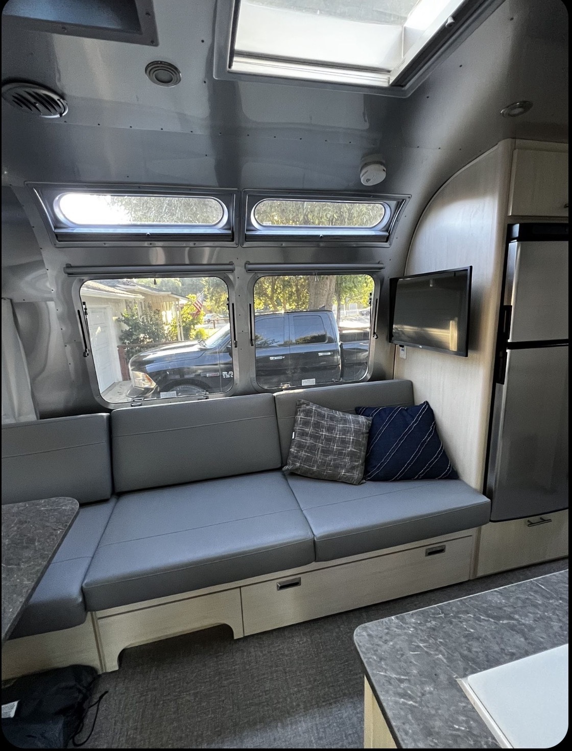 2022 Airstream FLYING CLOUD 27FB TWIN in newhall CA