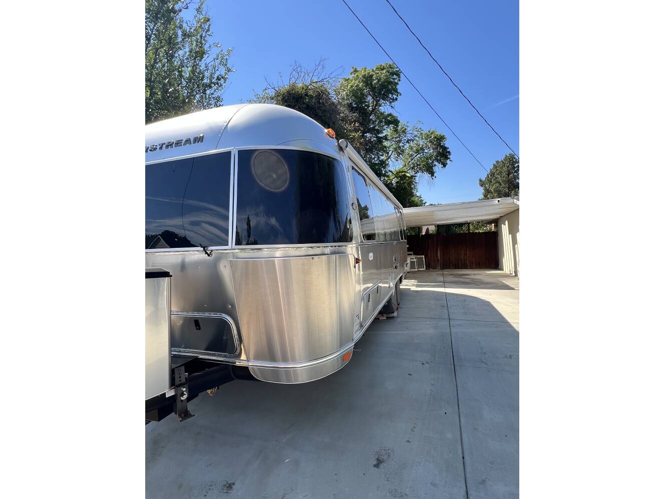 A photo of this 2022 Airstream FLYING CLOUD 27FB TWIN