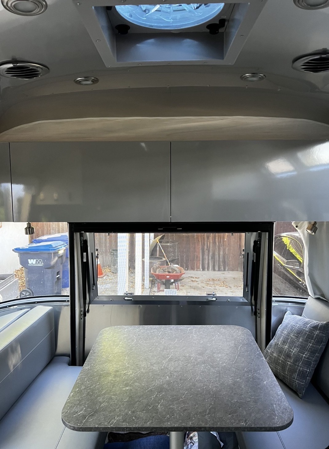 2022 Airstream FLYING CLOUD 27FB TWIN in newhall CA