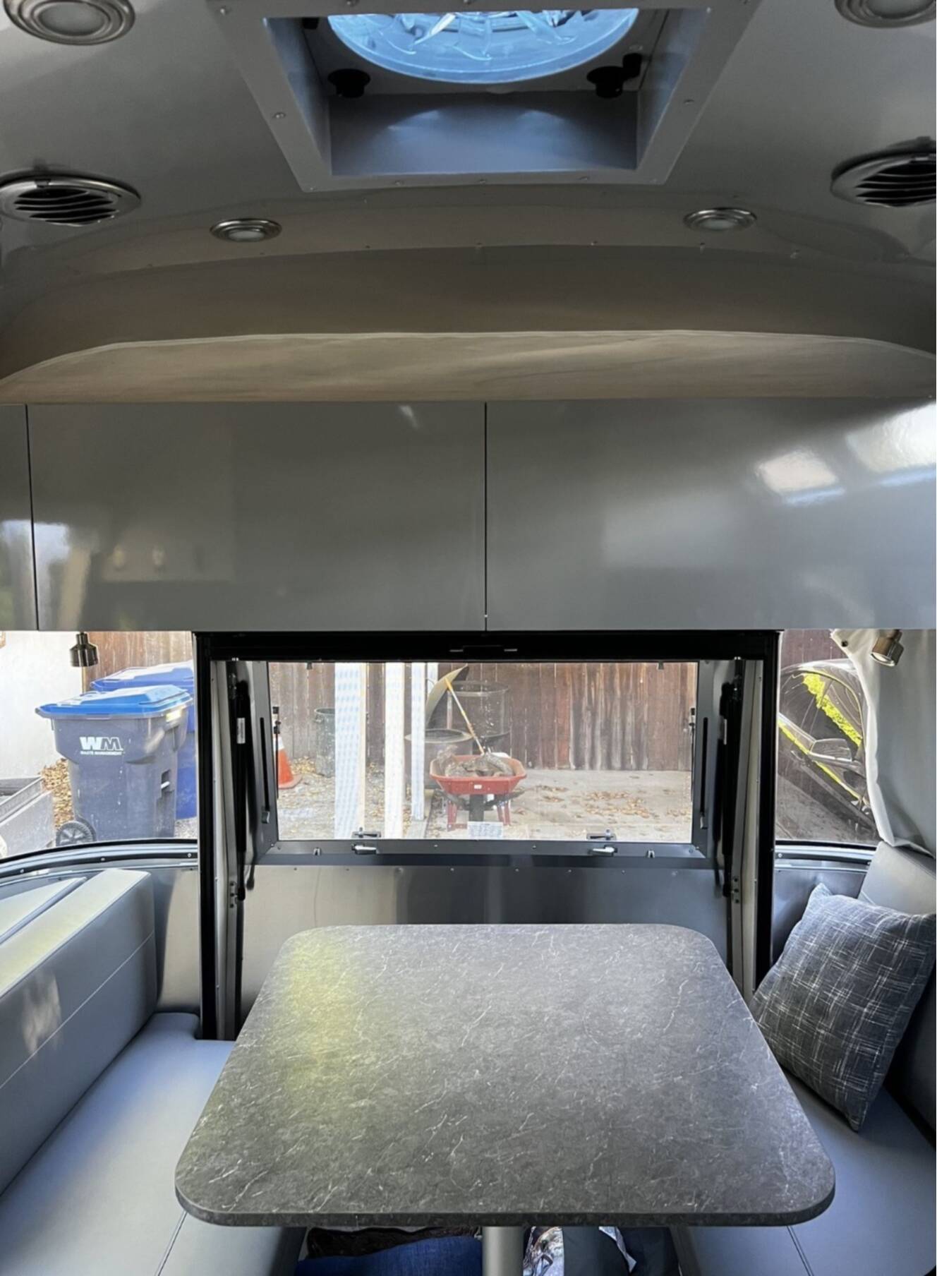 A photo of this 2022 Airstream FLYING CLOUD 27FB TWIN