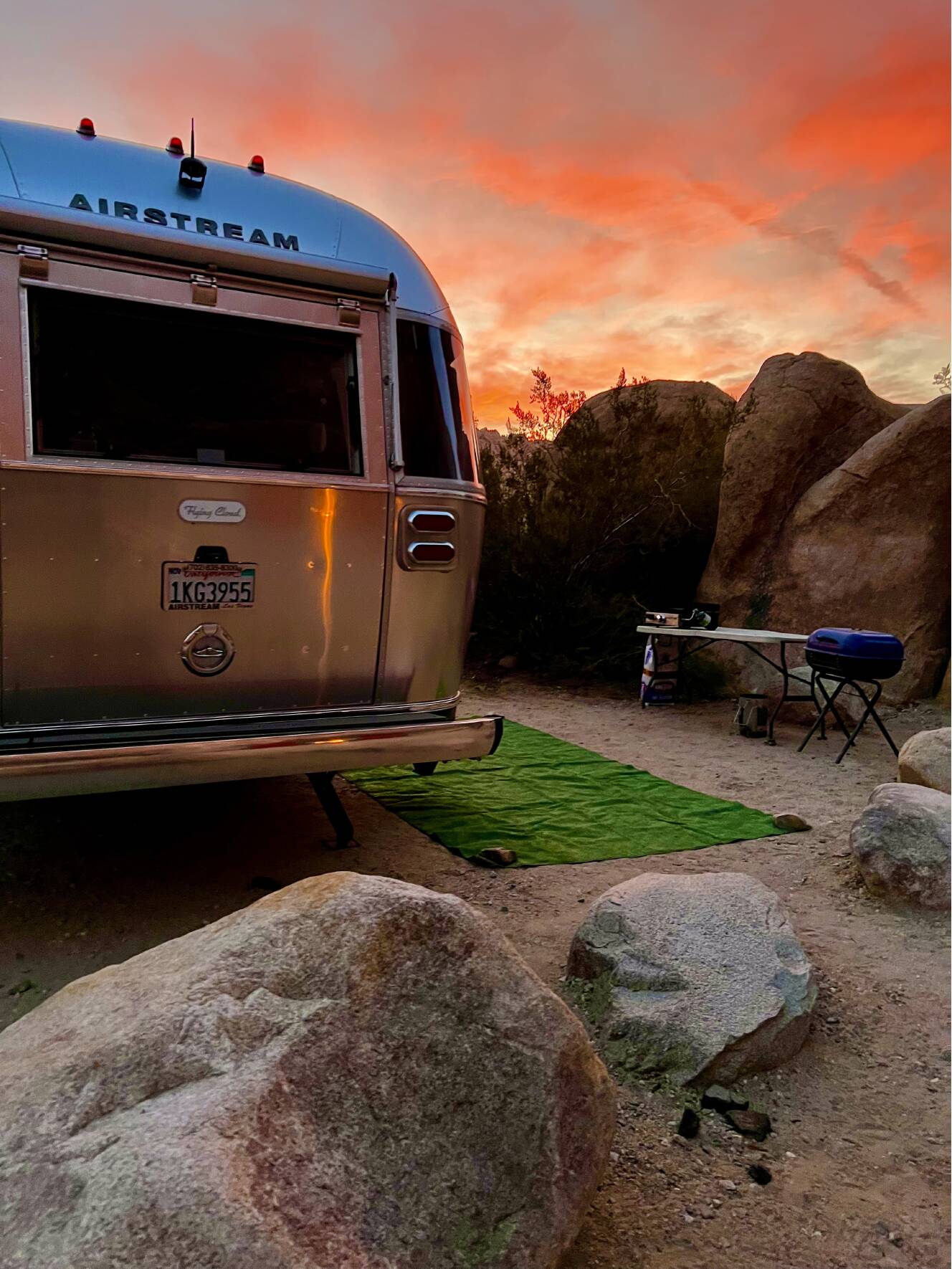 A photo of this 2022 Airstream FLYING CLOUD 27FB TWIN
