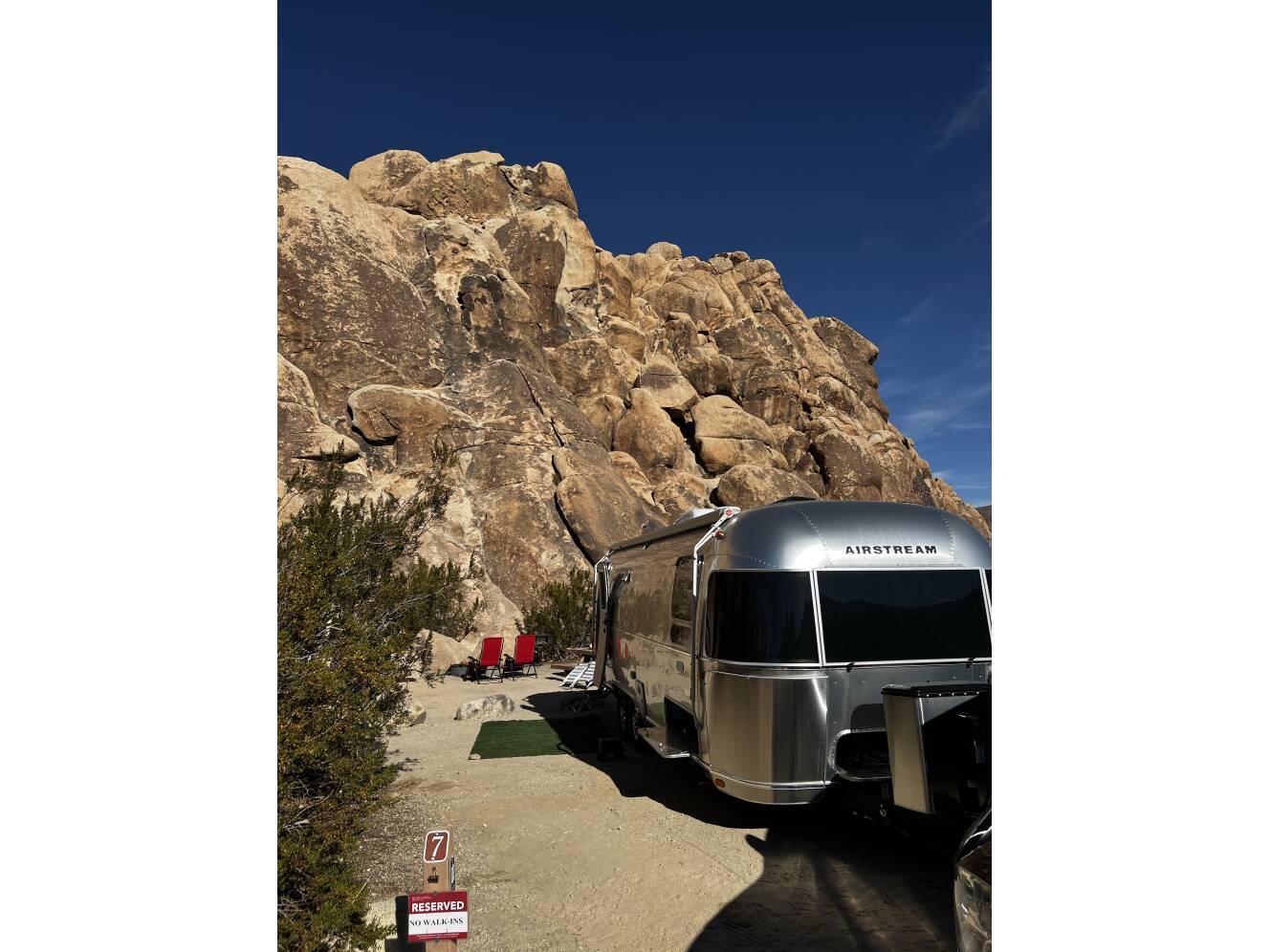 A photo of this 2022 Airstream FLYING CLOUD 27FB TWIN