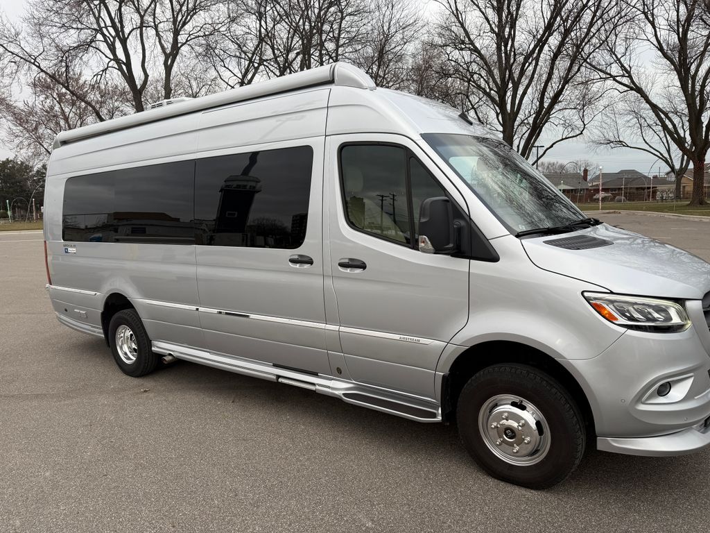 2023 Airstream Tommy Bahama Interstate 24GT in st. clair shores MI