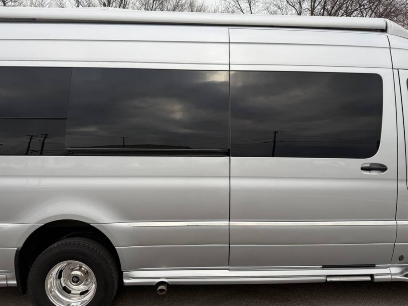 A photo of this 2023 Airstream Tommy Bahama Interstate 24GT