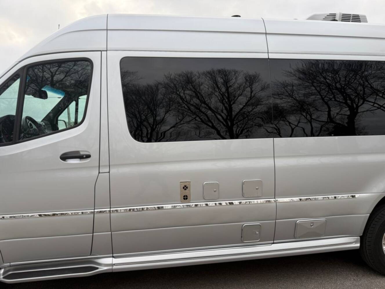 A photo of this 2023 Airstream Tommy Bahama Interstate 24GT
