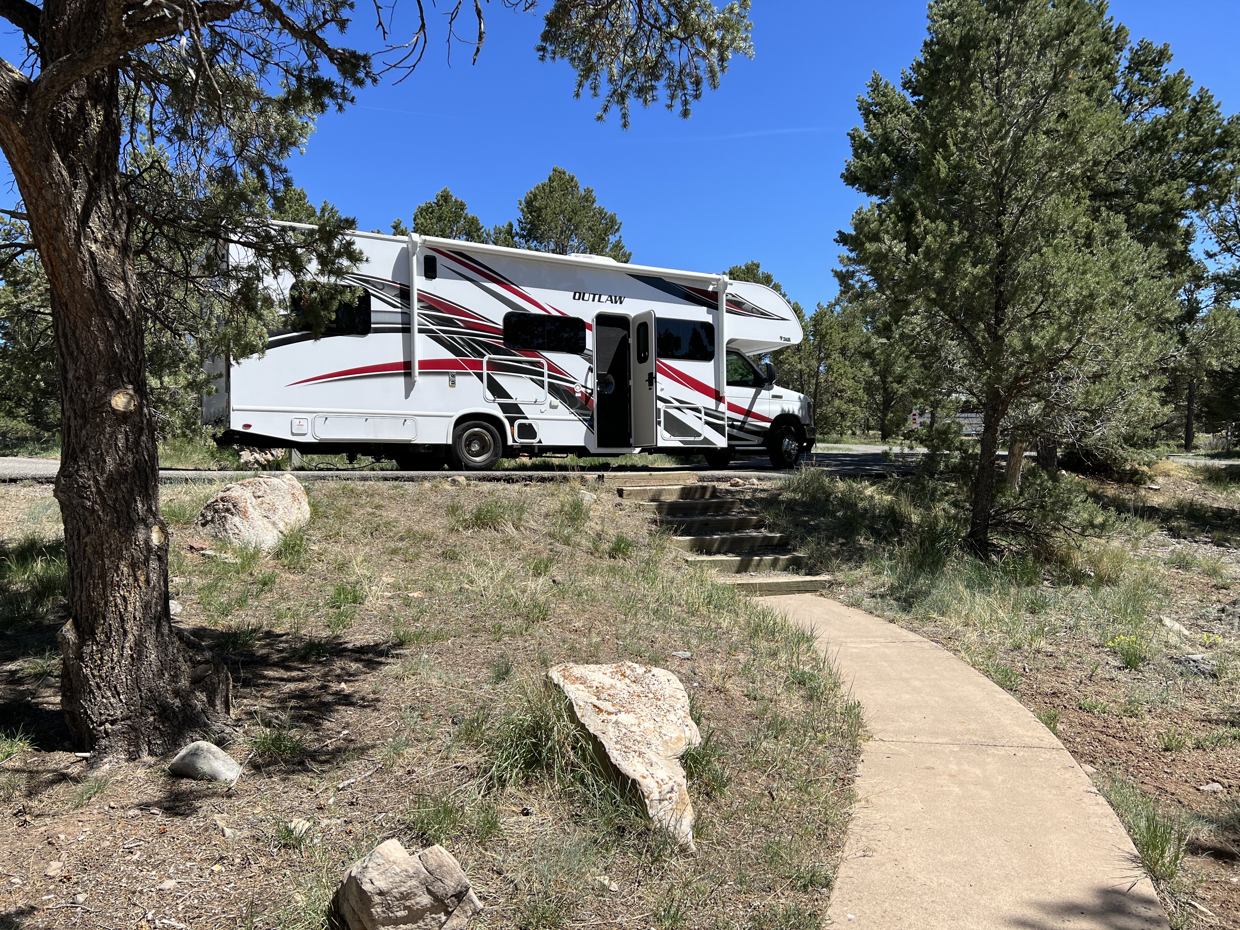 2021 Thor Motor Coach OUTLAW 29J RV