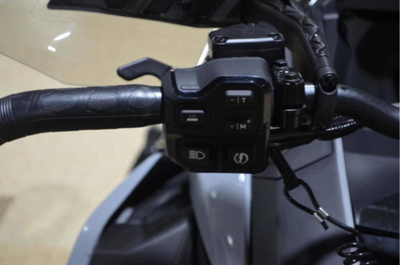 A photo of this 2026 Ski-Doo MXZ Adrenaline 850 E-TEC 137_Grey