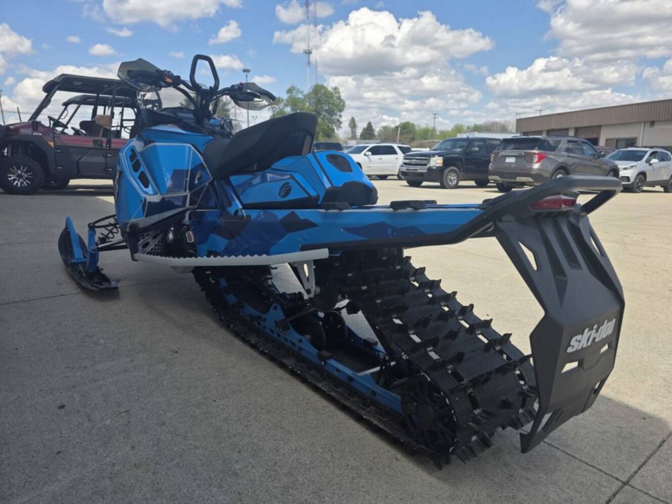 A photo of this 2022 Ski-Doo UGNB
