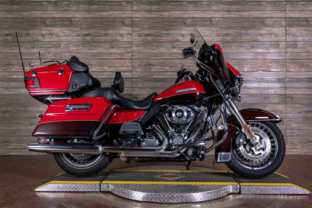 2011 Harley-Davidson FLHTK - Electra Glide Ultra Limited ULTRA LIMITED in Alton, IL