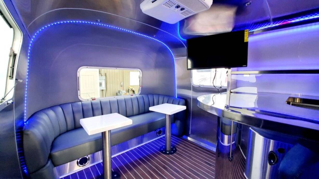 A photo of this 2007 Airstream Classic 34 (Bar & Lounge)