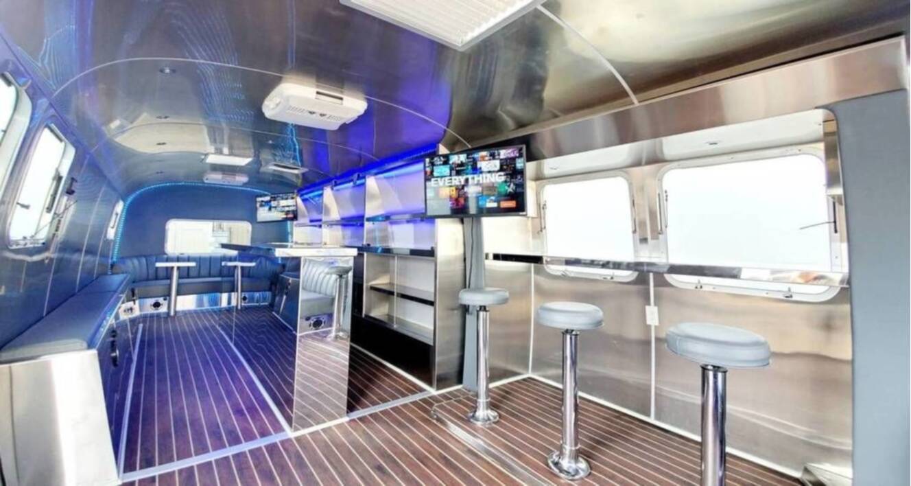 A photo of this 2007 Airstream Classic 34 (Bar & Lounge)