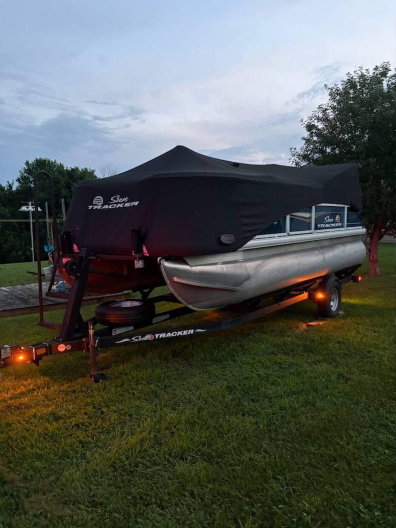 A photo of this 2022 Sun Tracker Party Barge 18 DLX