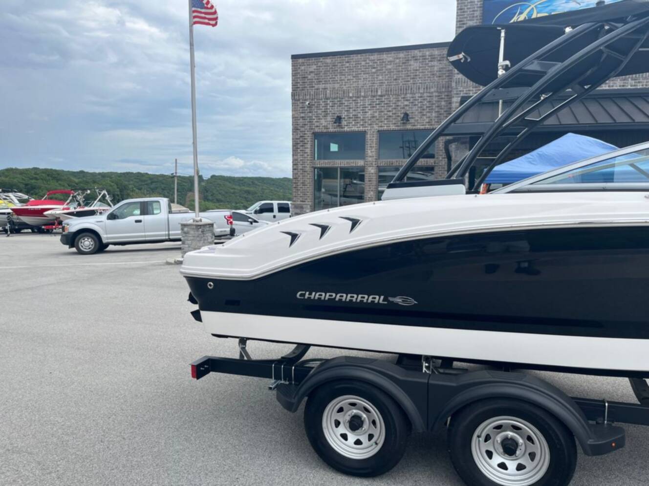 A photo of this 2023 Chaparral 21 SSI Ski & Fish
