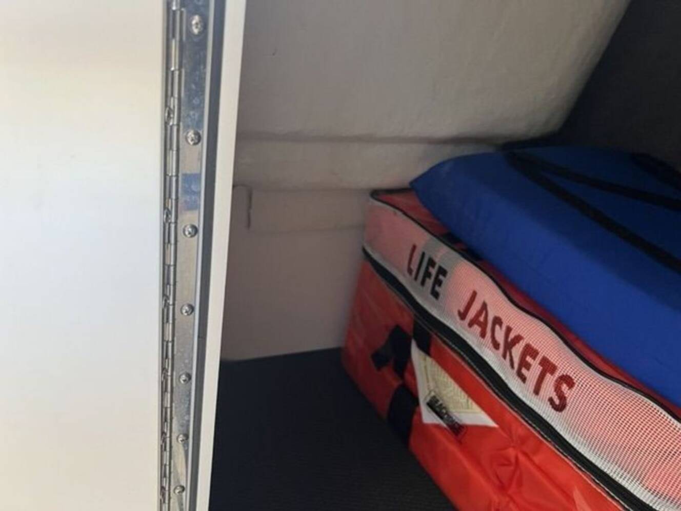 A photo of this 2023 Chaparral 21 SSI Ski & Fish