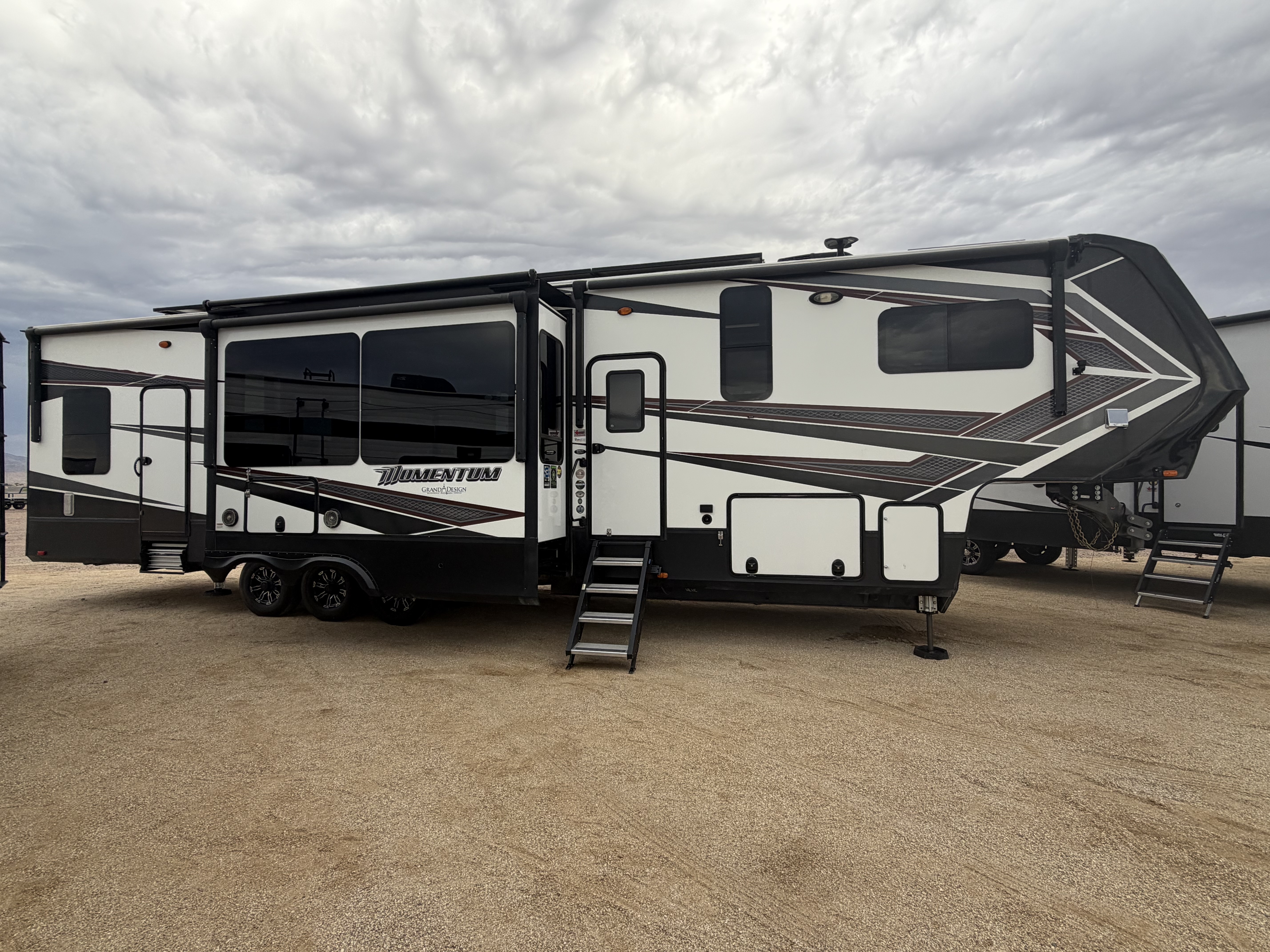 2019 Grand Design MOMENTUM 397TH in lake havasu city AZ