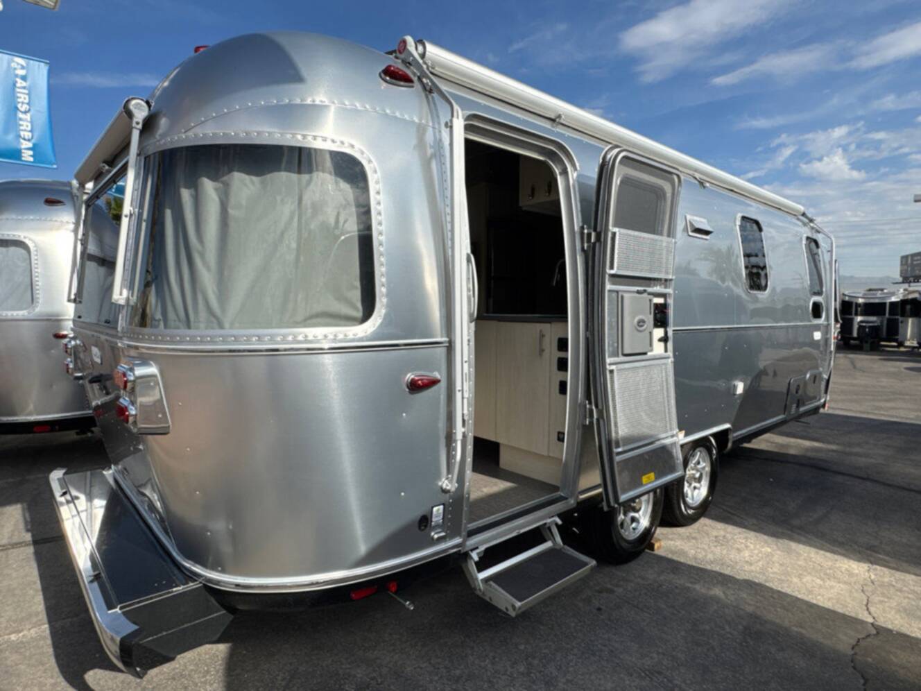 A photo of this 2026 Airstream Flying Cloud ® 25FB