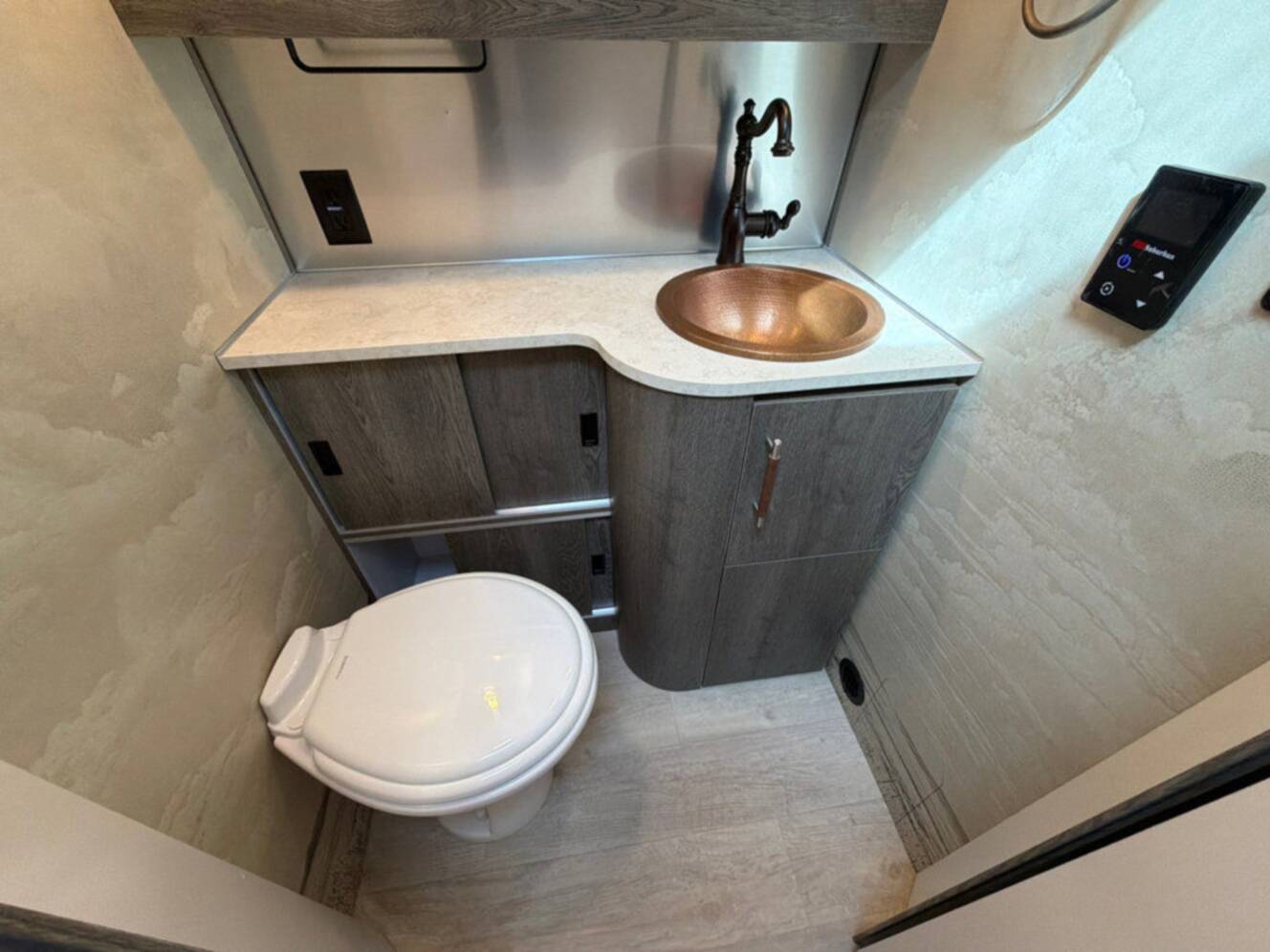 A photo of this 2026 Airstream Stetson 6666's Special Edition 27FB Twin