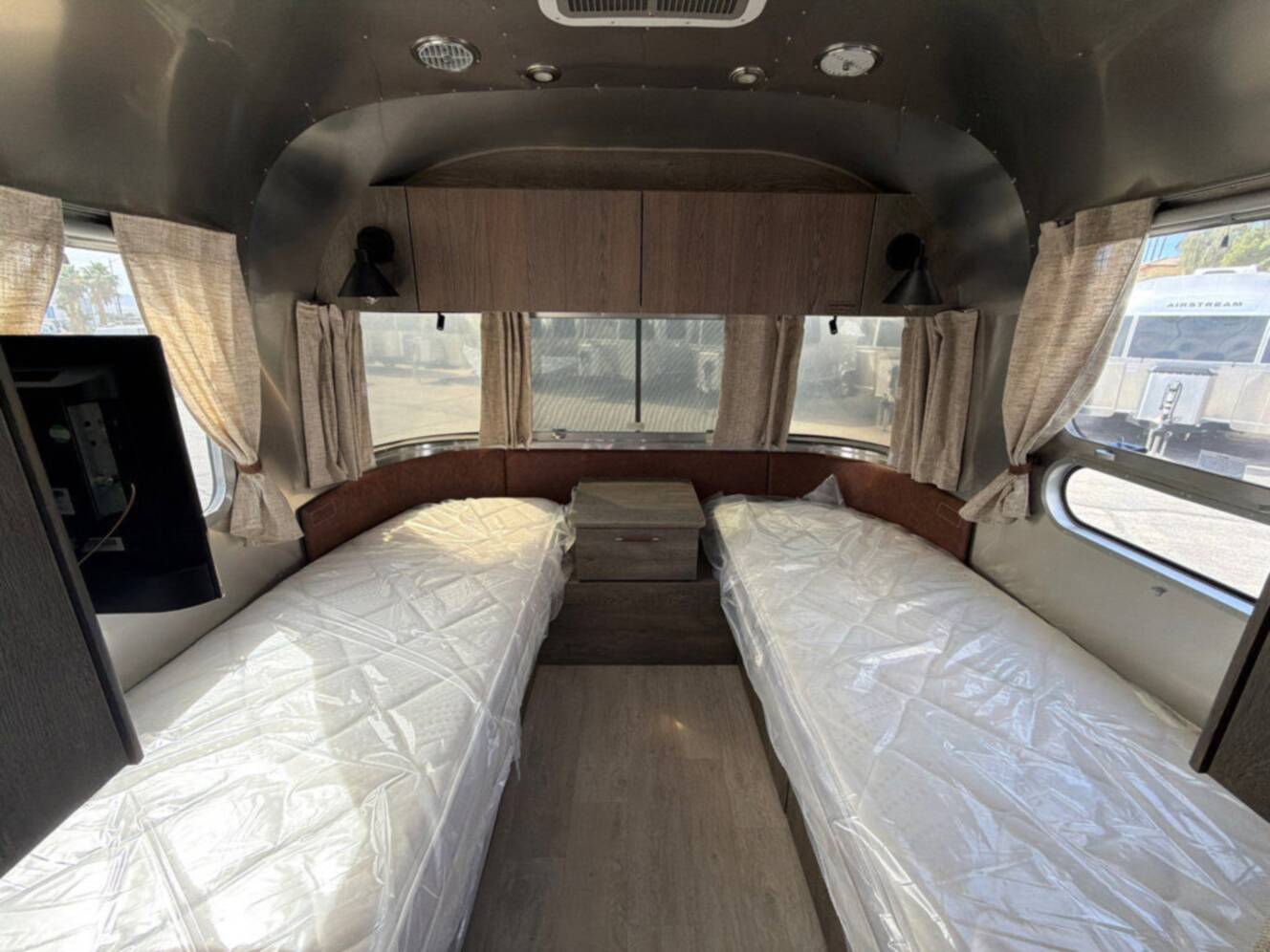 A photo of this 2026 Airstream Stetson 6666's Special Edition 27FB Twin