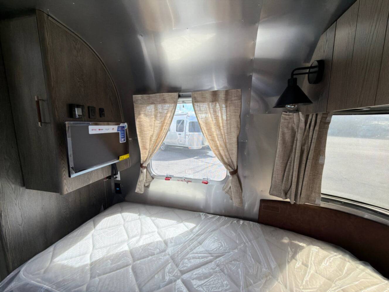 A photo of this 2026 Airstream Stetson 6666's Special Edition 27FB Twin