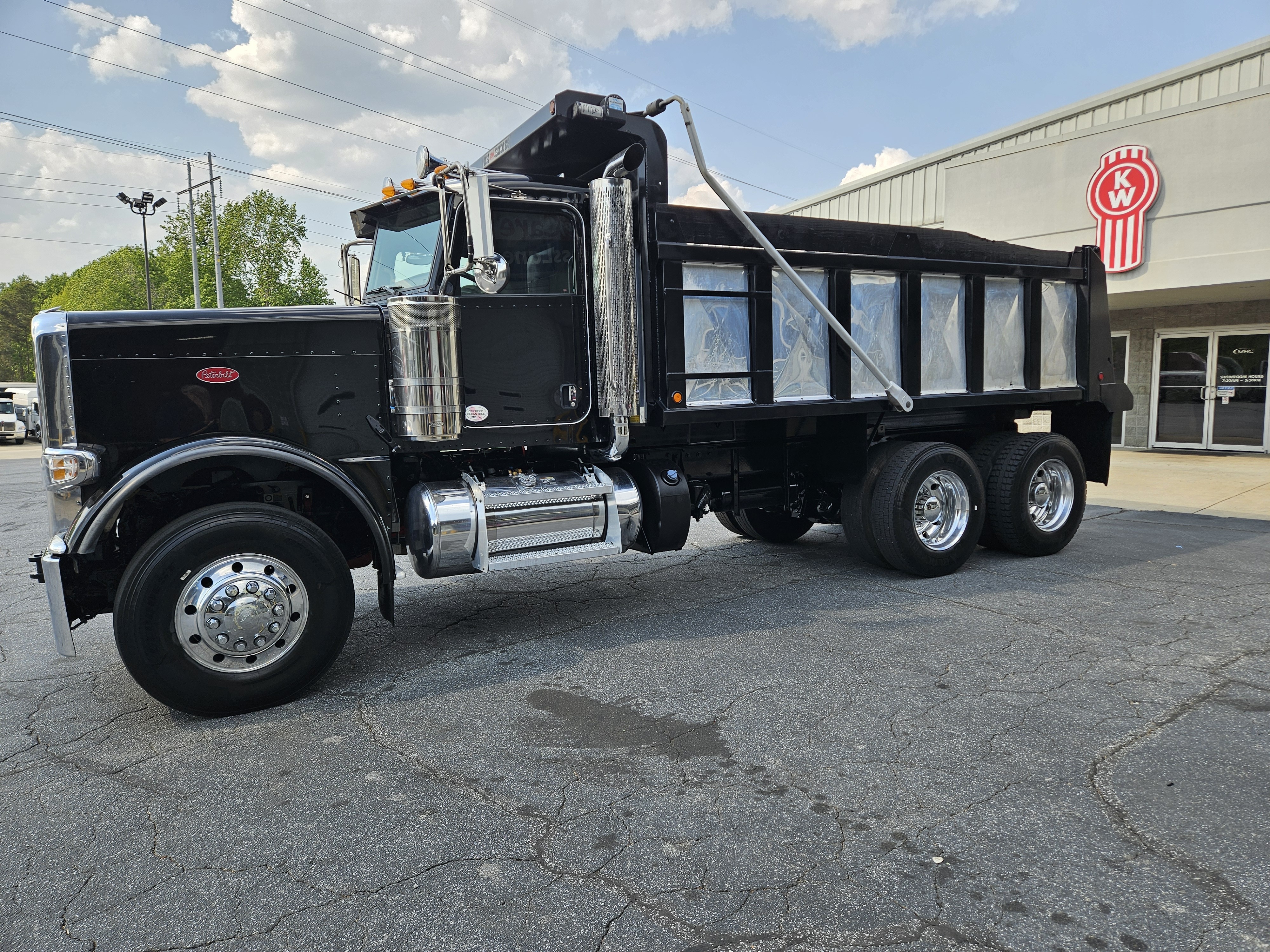 2024 PETERBILT 389 in Mableton, GA