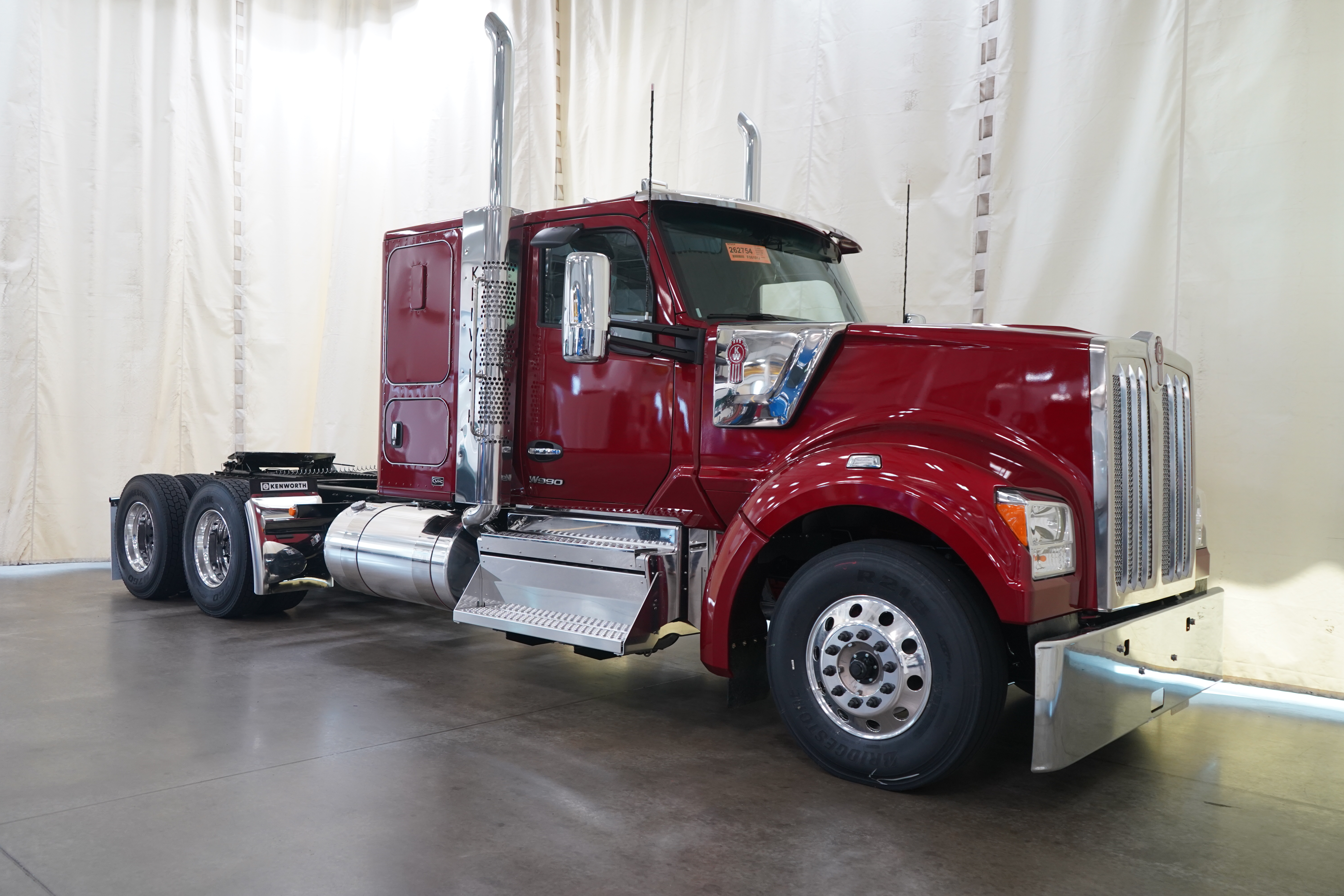 2027 KENWORTH W990 in Ardmore, OK