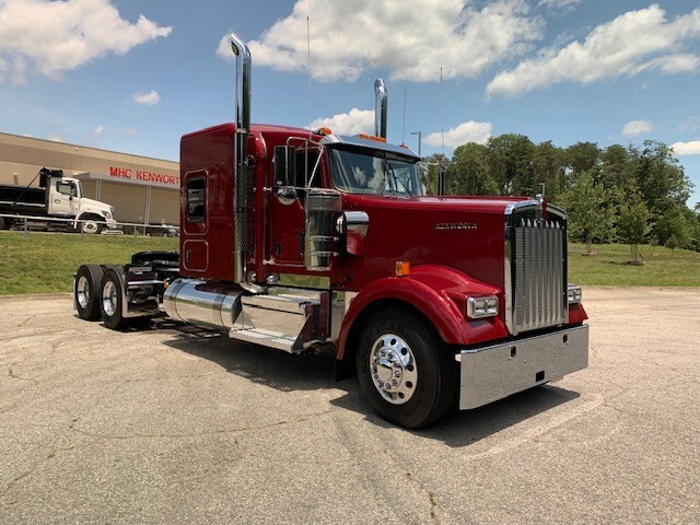 2027 KENWORTH W900L in Knoxville, TN