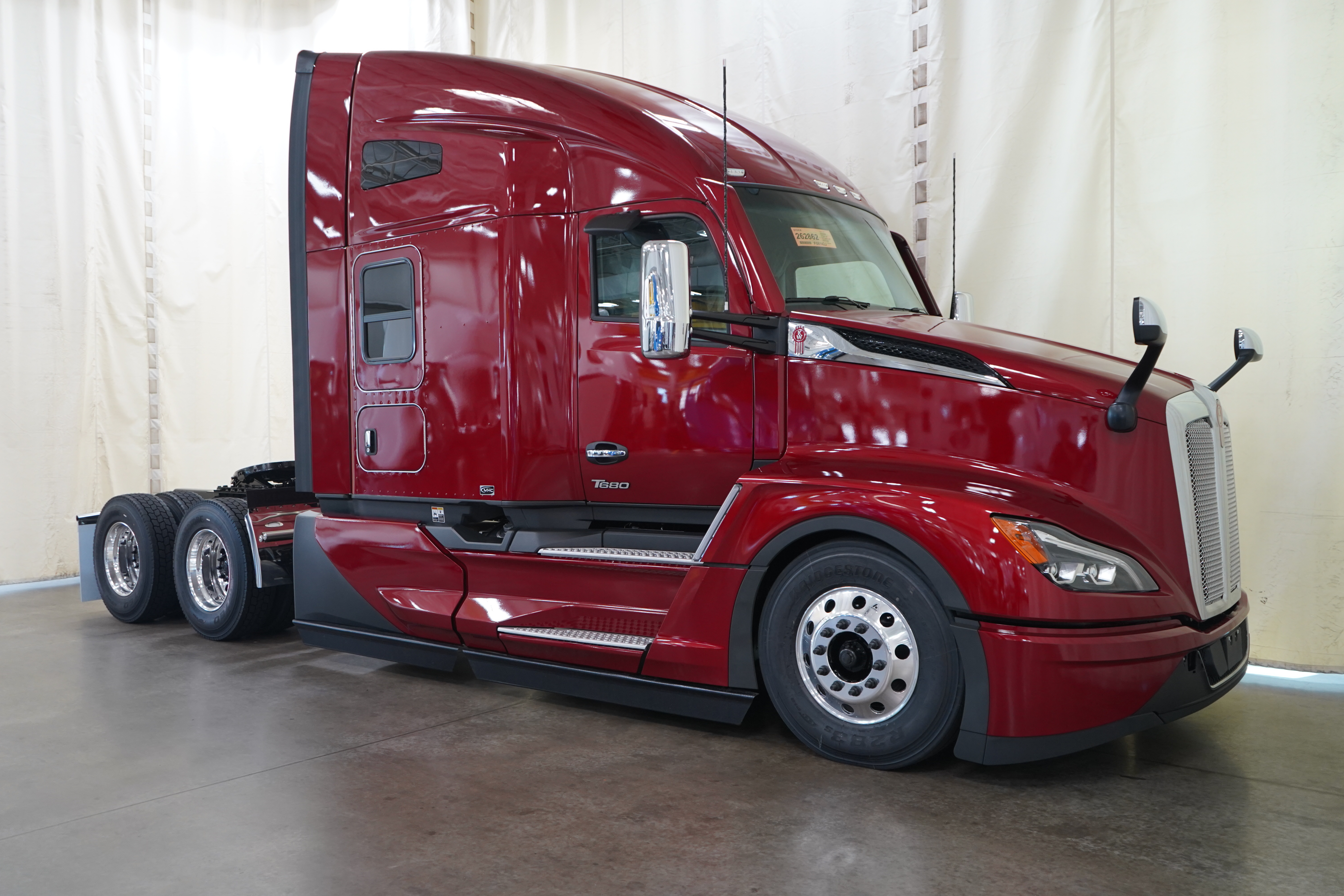 2027 KENWORTH T680 in Ardmore, OK