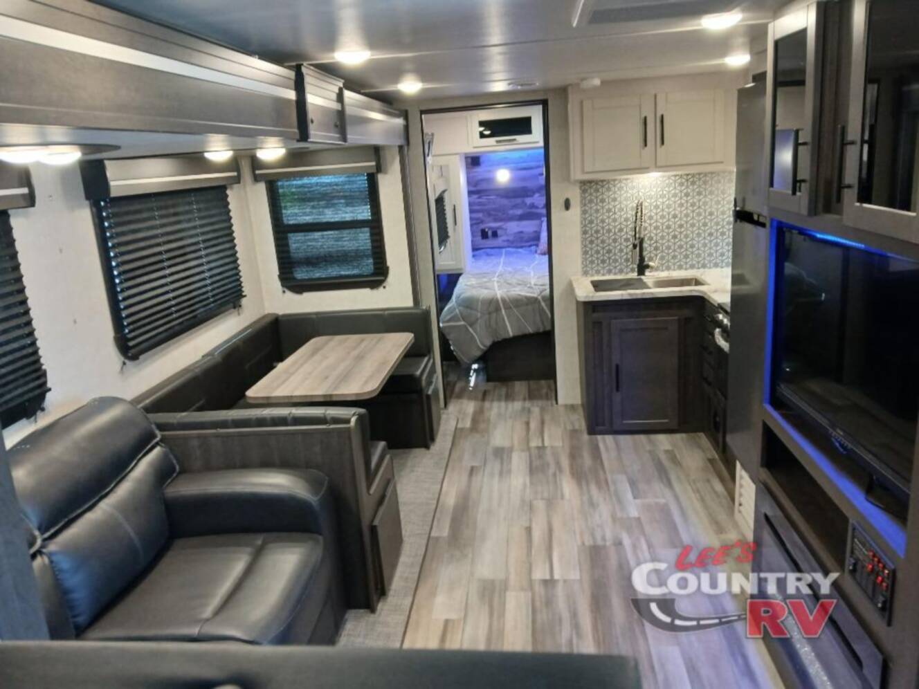 A photo of this 2022 Crossroads Rv Cruiser Aire CR28BBH