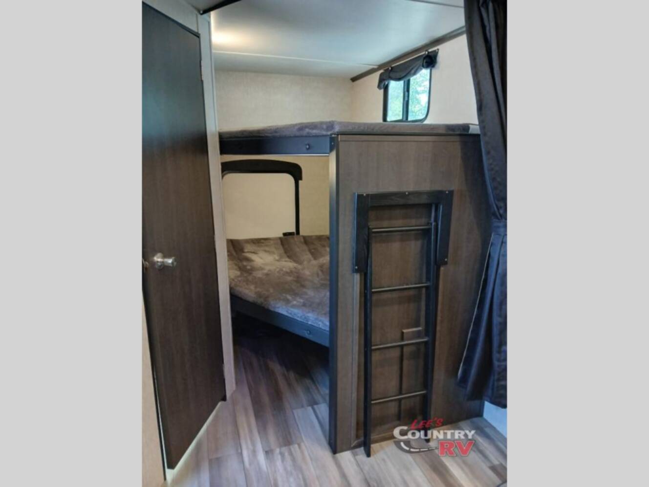 A photo of this 2022 Crossroads Rv Cruiser Aire CR28BBH