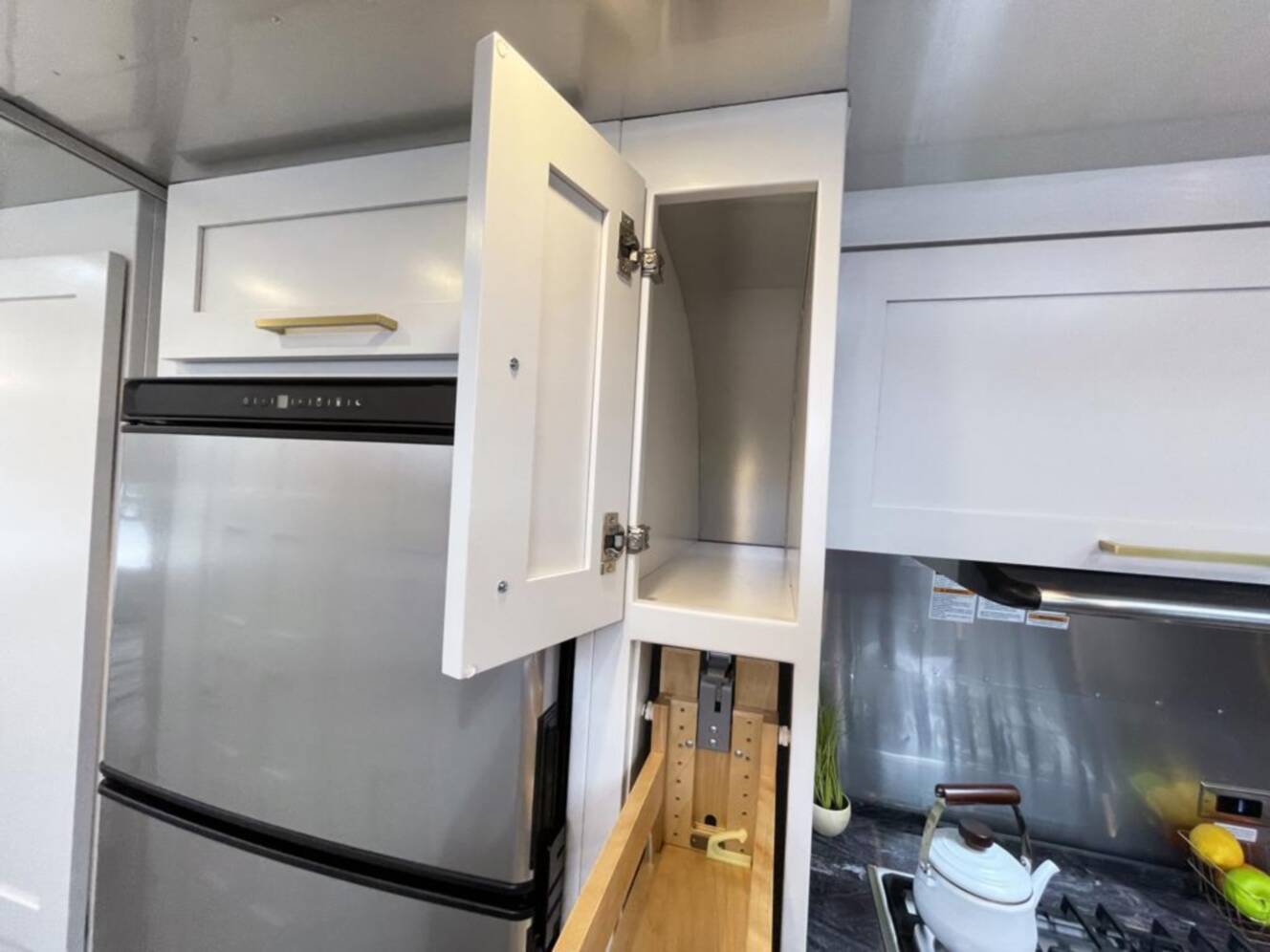 A photo of this 2026 Airstream Classic 28 RBT
