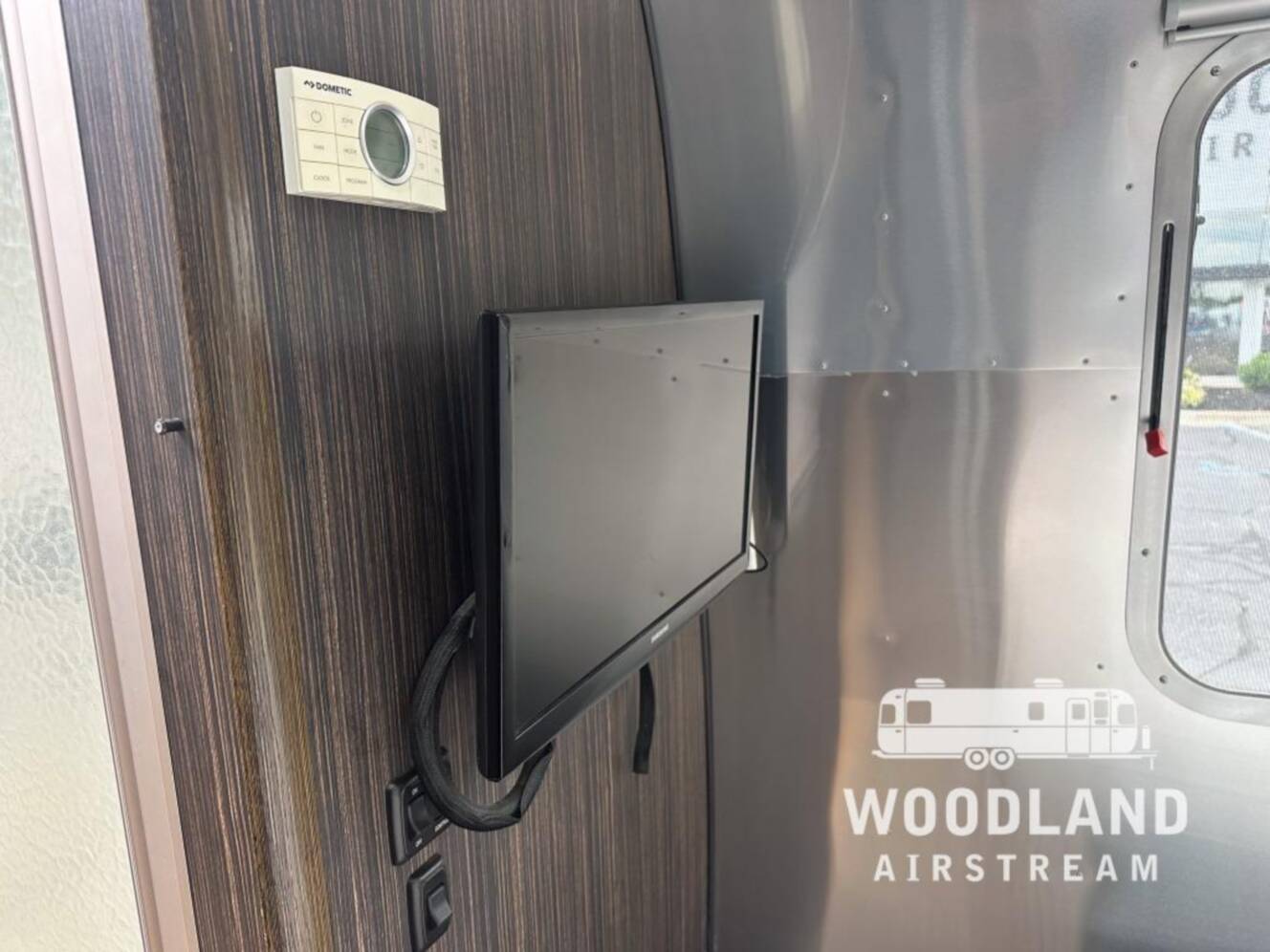 A photo of this 2019 Airstream International Signature 27FB