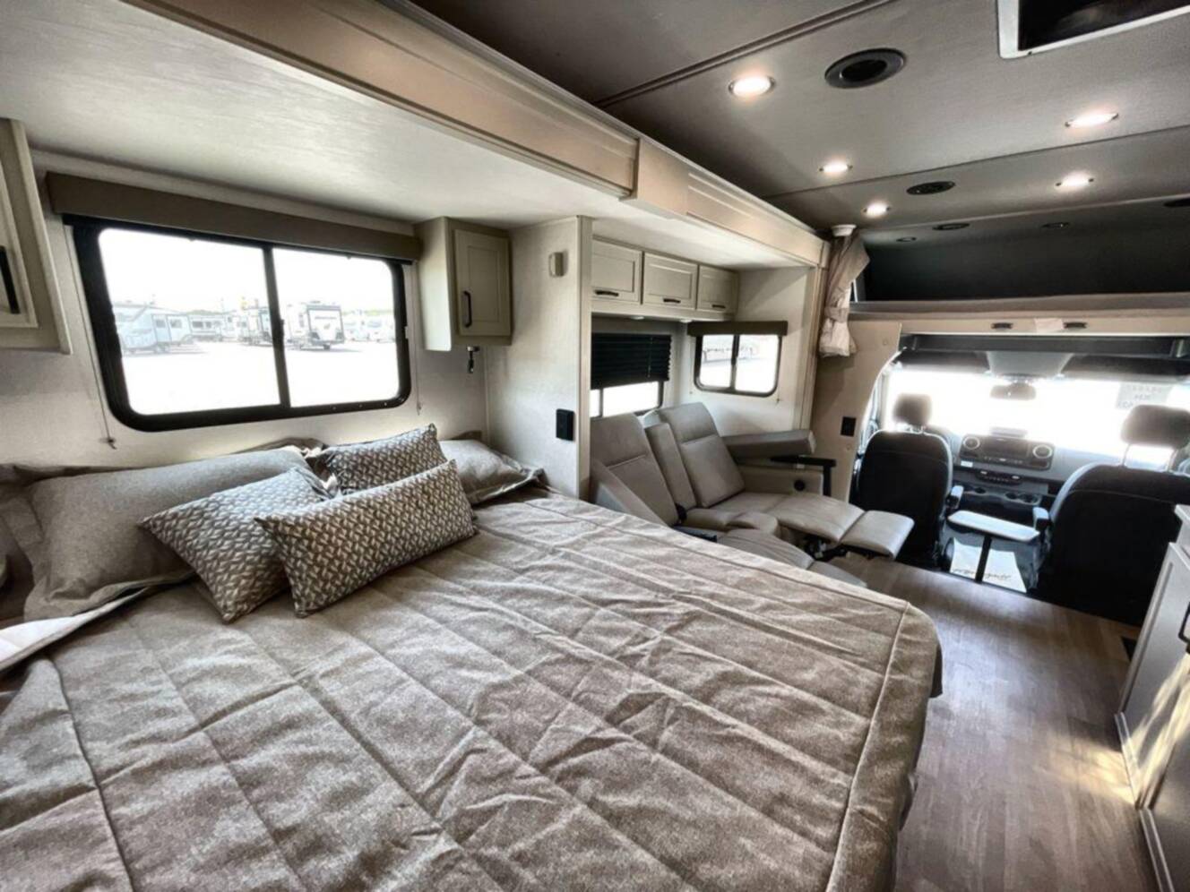 A photo of this 2027 Renegade Villagio 25RMC