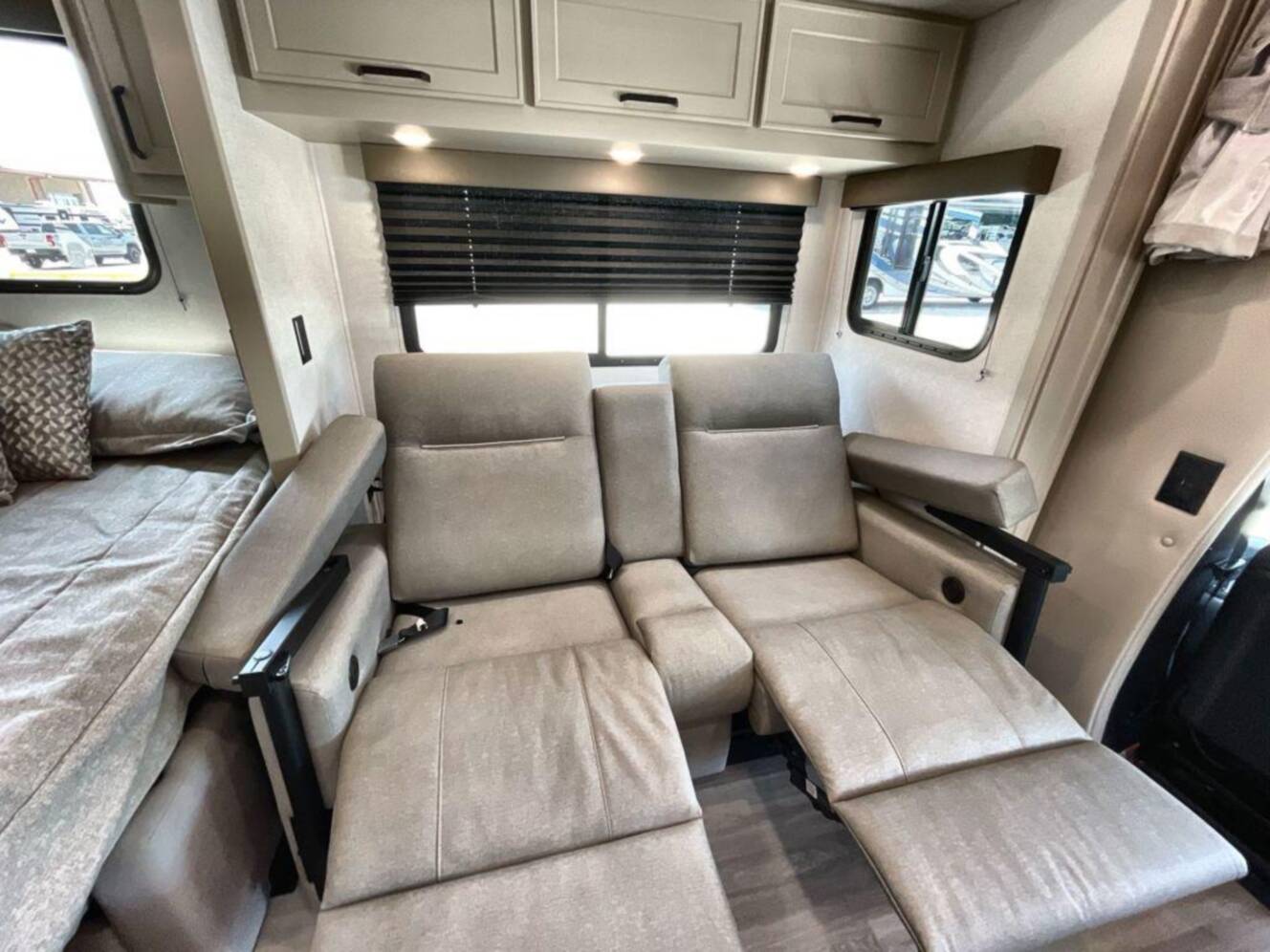 A photo of this 2027 Renegade Villagio 25RMC