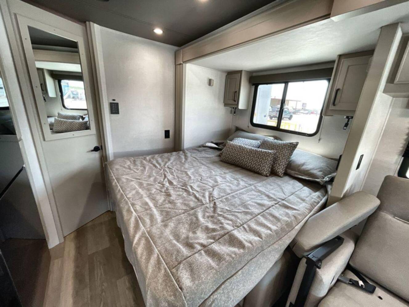 A photo of this 2027 Renegade Villagio 25RMC