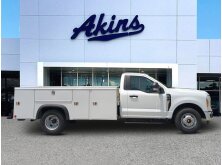 Commercial Trucks with the Highest Towing and Payload Capacities image