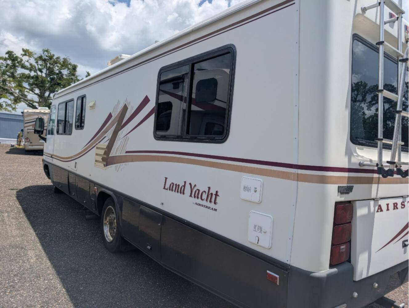 A photo of this 1999 Airstream Land Yacht 30J