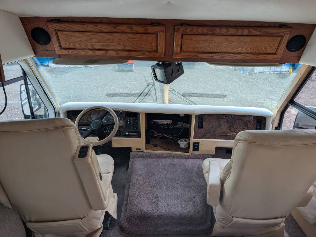 A photo of this 1999 Airstream Land Yacht 30J