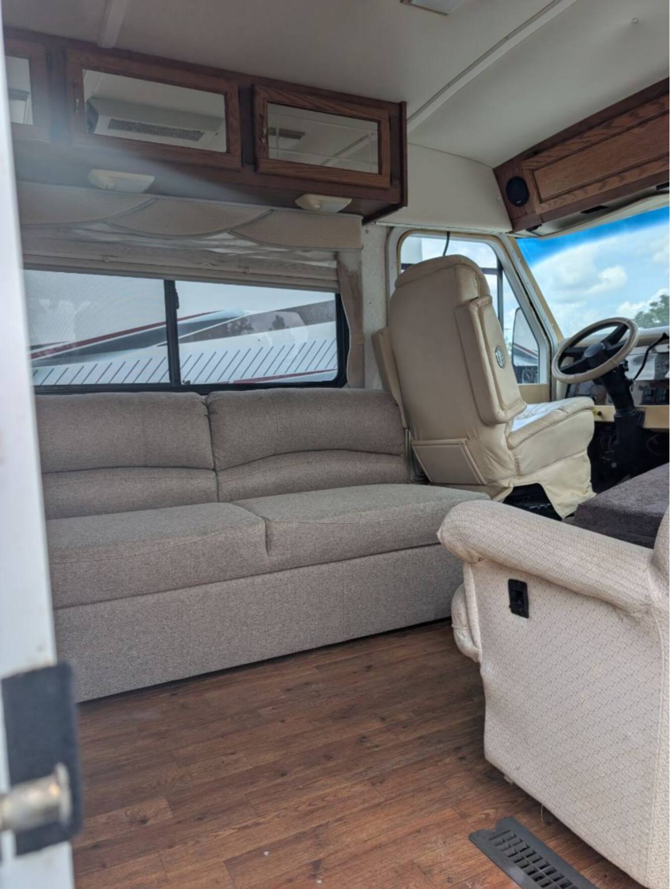 A photo of this 1999 Airstream Land Yacht 30J