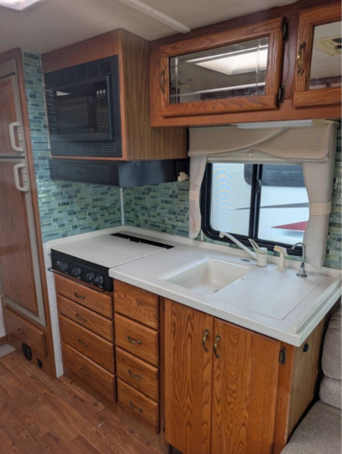 A photo of this 1999 Airstream Land Yacht 30J