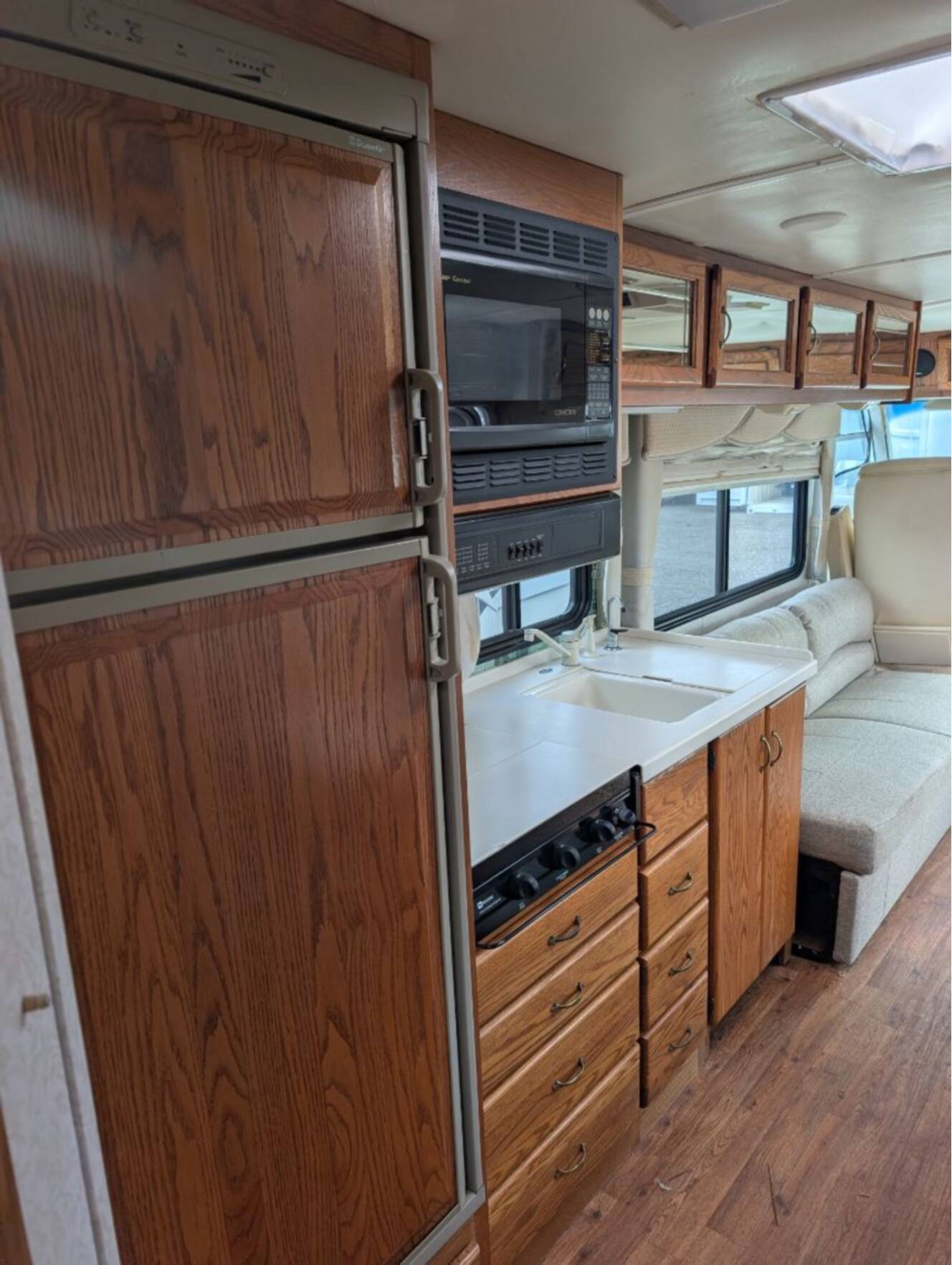 A photo of this 1999 Airstream Land Yacht 30J
