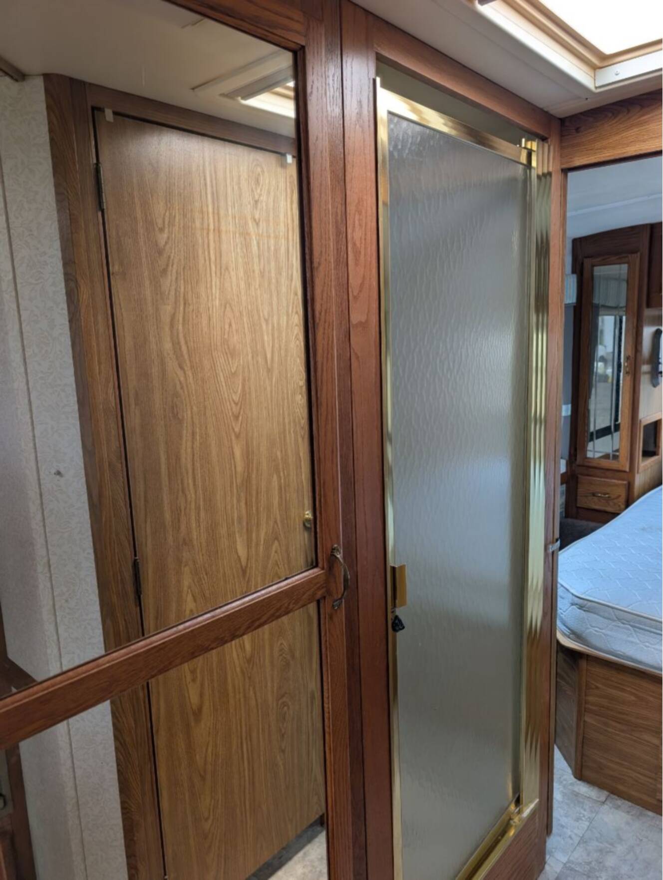 A photo of this 1999 Airstream Land Yacht 30J