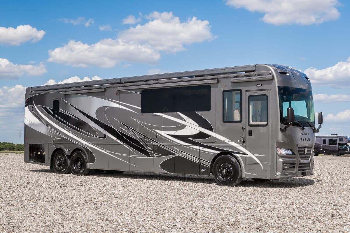 2027 Foretravel Realm Limited LV7 in alvarado TX