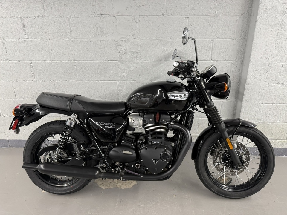 2017 Triumph Bonneville T100 Black T100 in Elmsford, NY