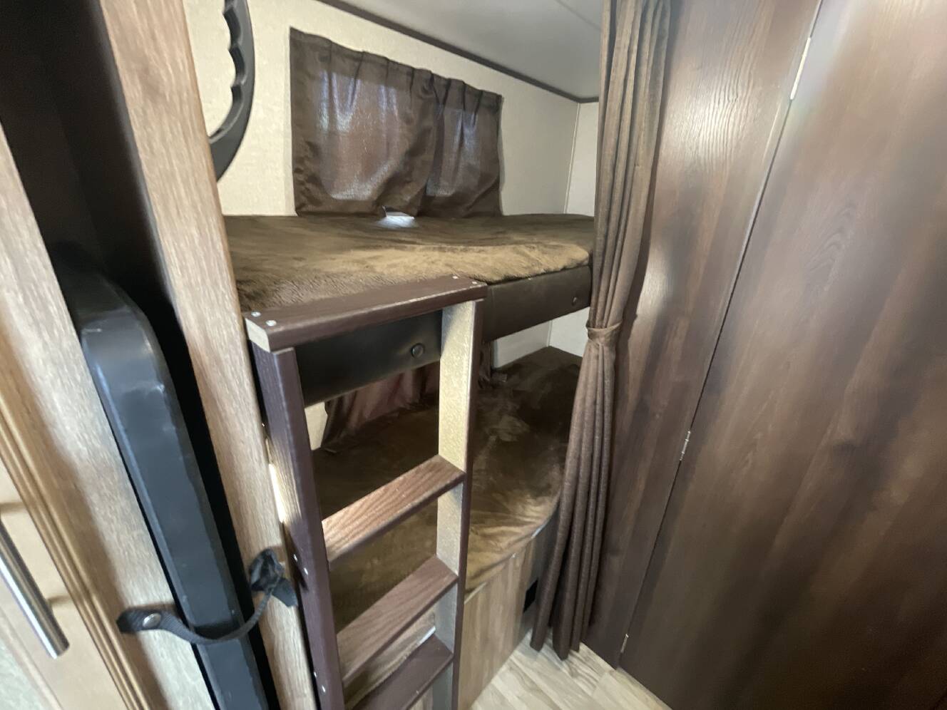 A photo of this 2018 Jayco JAY FEATHER 23BHM