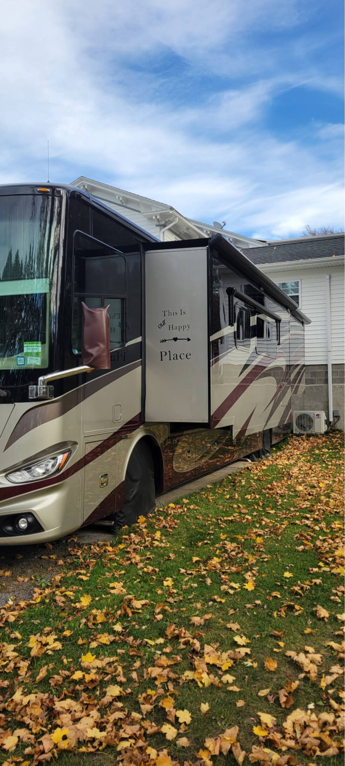 A photo of this 2017 Tiffin Motorhomes PHAETON 40 QBH